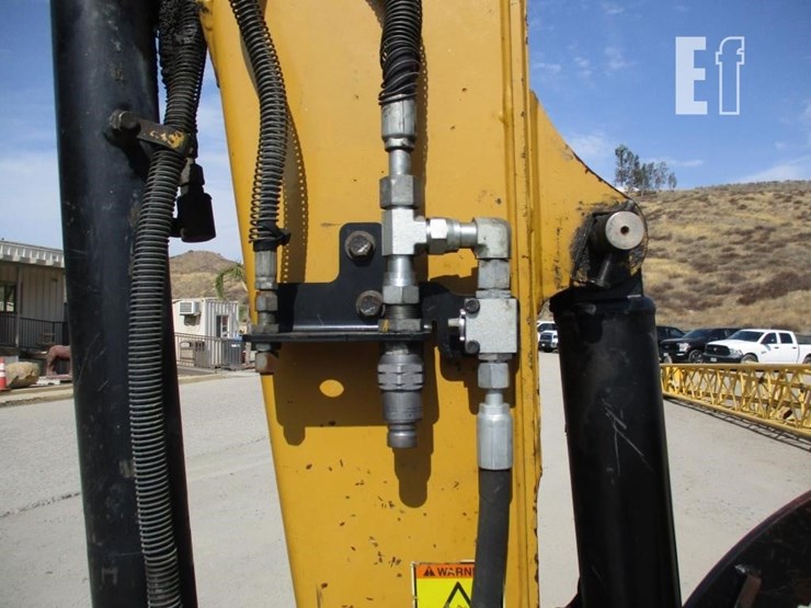2016-caterpillar-305.5e-image-15