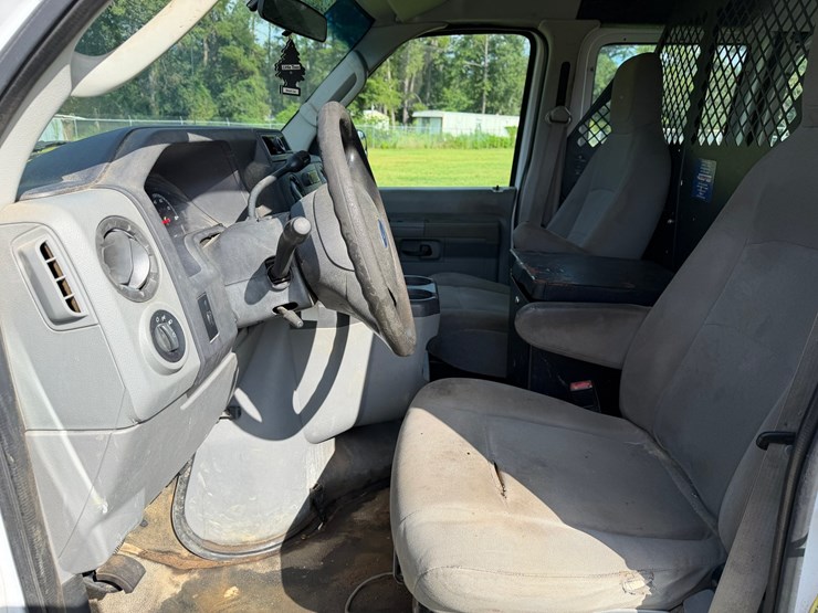 2012-ford-e150-image-10