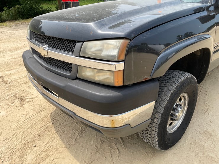 2003-chevrolet-silverado-2500hd-image-16