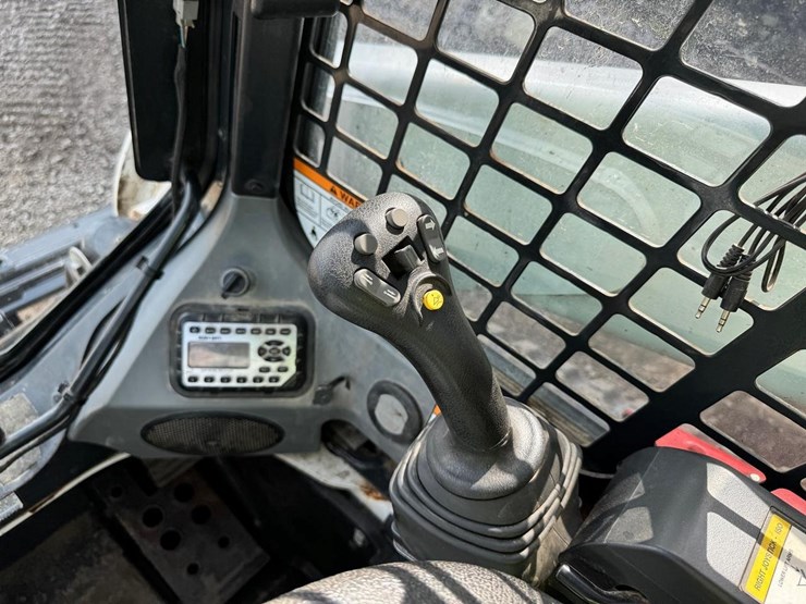 2023-bobcat-t770-image-26