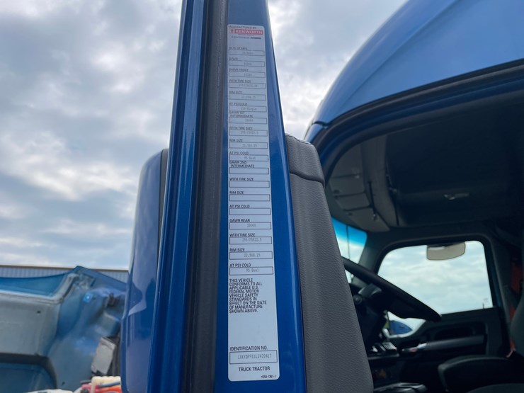2020-kenworth-t680-image-35