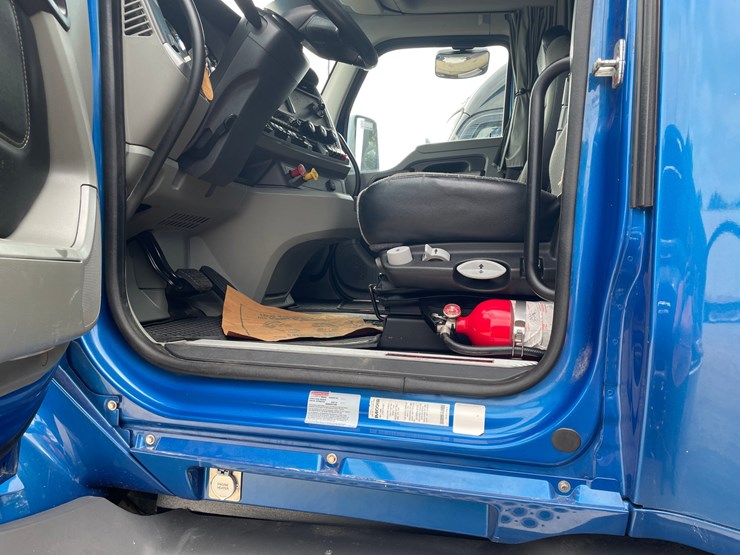 2020-kenworth-t680-image-16