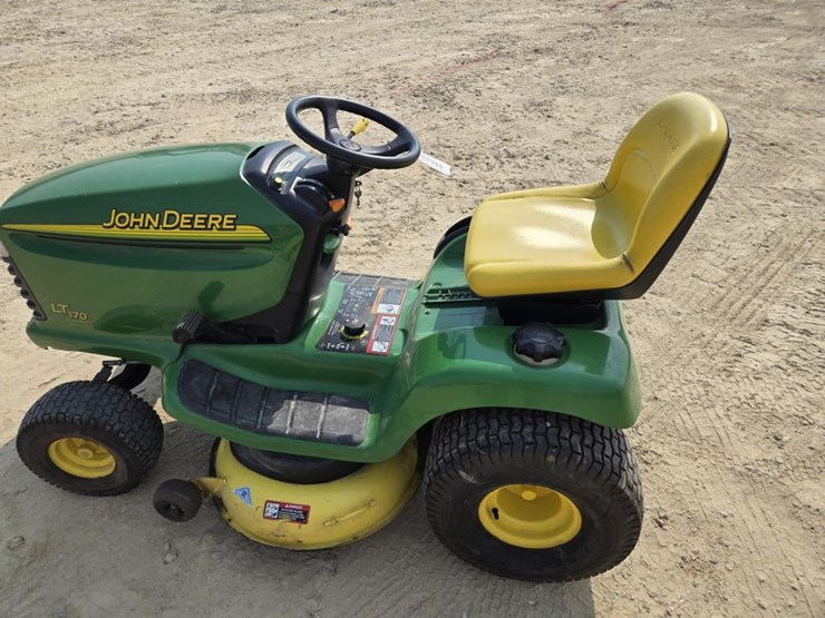 john-deere-lt170-image-2