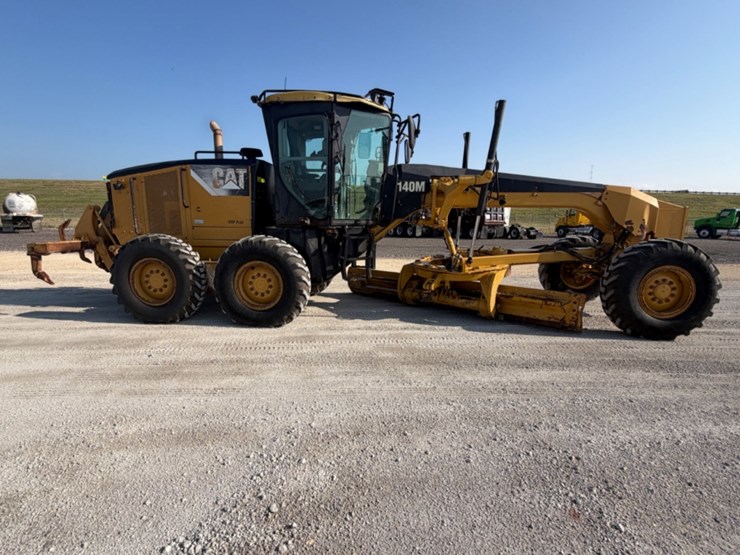 2011-caterpillar-140m-image-8