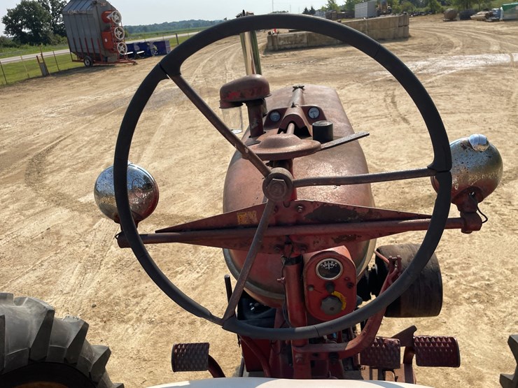 #300-•-1951-farmall-m-tractor-image-28
