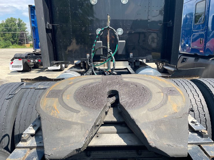2019-kenworth-t680-image-11