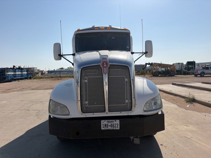 2013-kenworth-t660-image-2