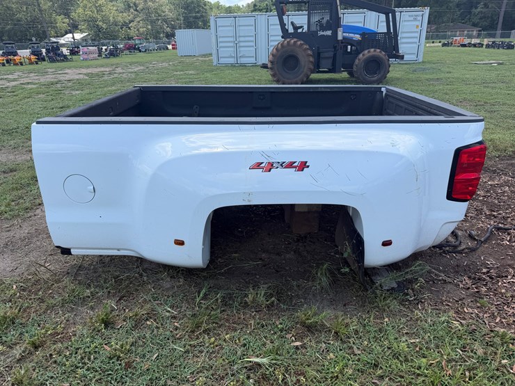 #112-•-2019-chevrolet-high-country-dually-truckbed-image-6