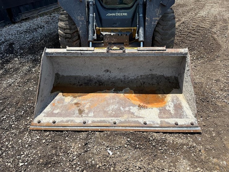 2016-deere-320e-image-9