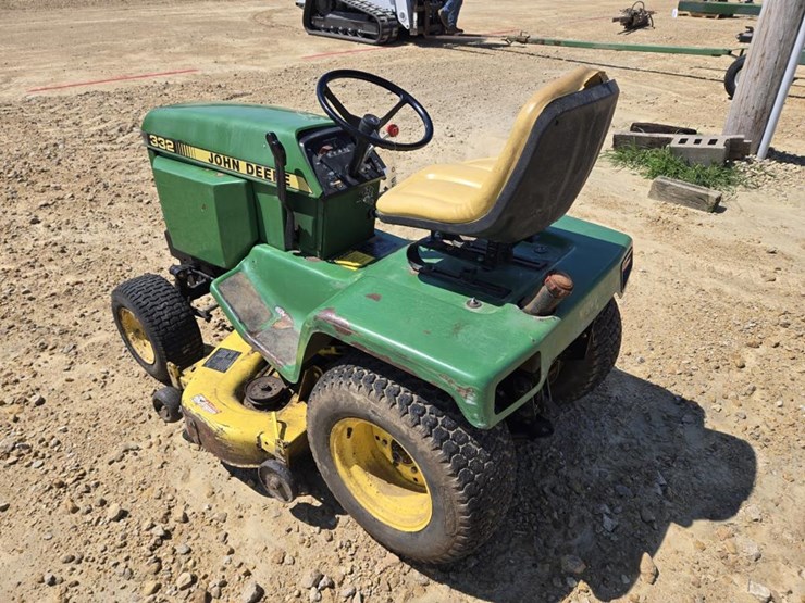 john-deere-332-image-4