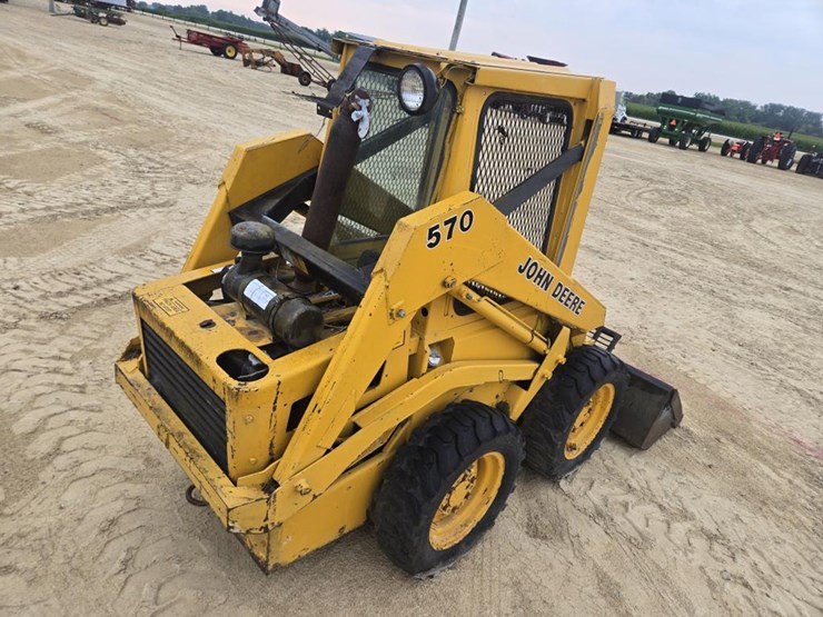 john-deere-570-image-10