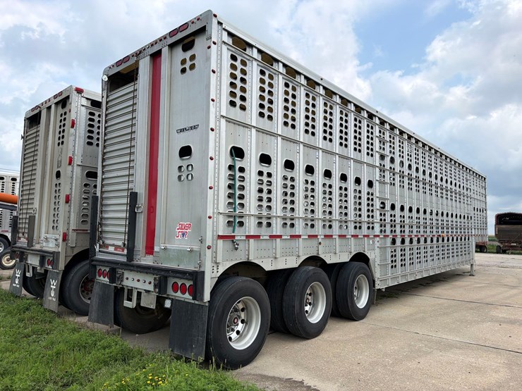 2016-wilson-livestock-trailer-image-5