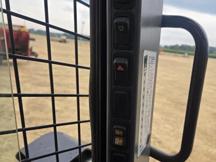 new-holland-c238-image-21