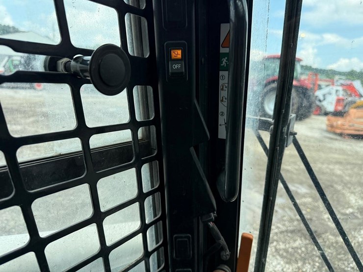 2023-bobcat-s650-image-22