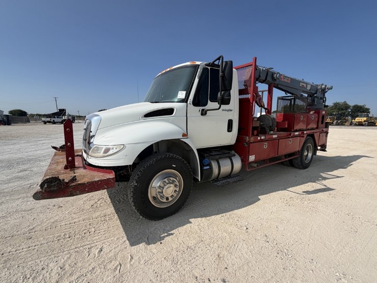 2019-international-durastar-4300-image-1