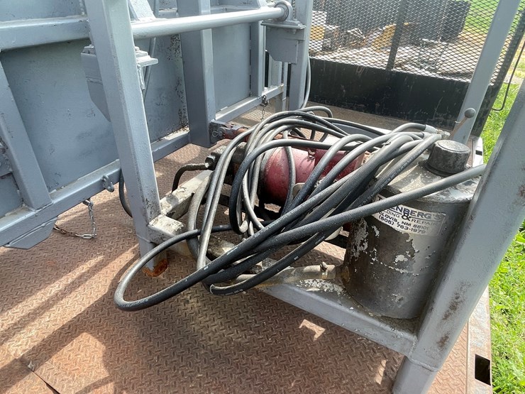 #303-•-tidenberg-heavy-duty-lay-down-cattle-chute-image-21