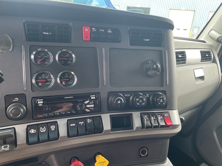 2020-kenworth-t680-image-26