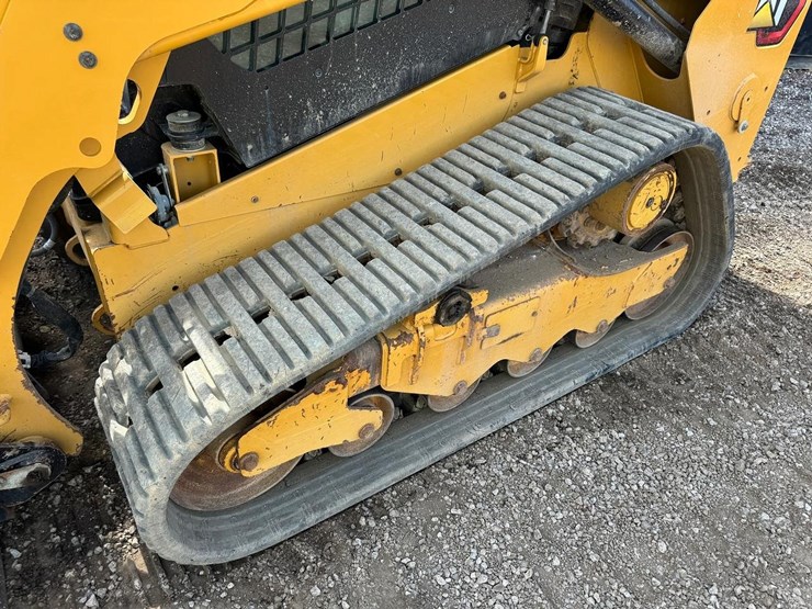 2023-caterpillar-259d3-image-13