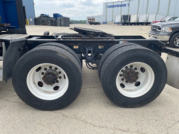 2020-kenworth-t680-image-9