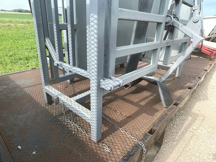#303-•-tidenberg-heavy-duty-lay-down-cattle-chute-image-12