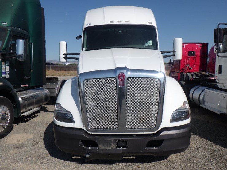 2017-kenworth-t680-image-2