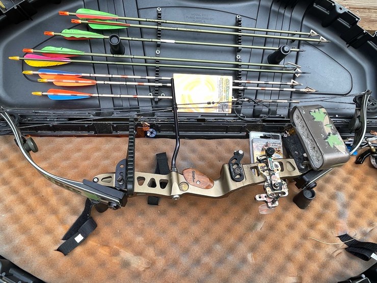#5715-•-hoyt-usa-bow-image-2