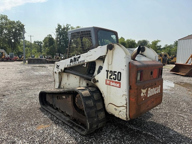 bobcat-t250-image-2