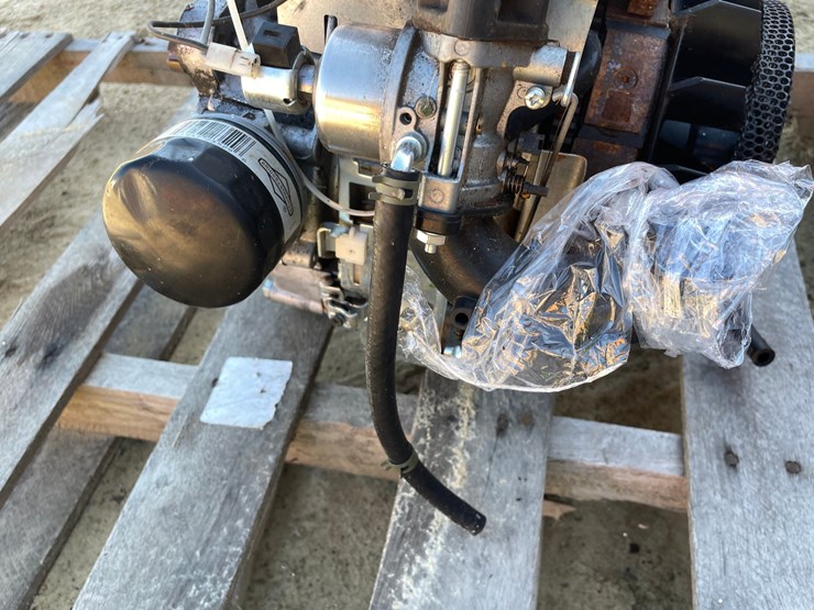 #3588-•-motor-off-of-a-dr-brush-mower-image-8