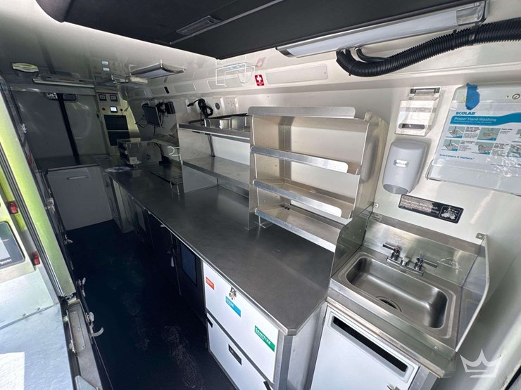 2021-mercedes-benz-sprinter-4500-image-10