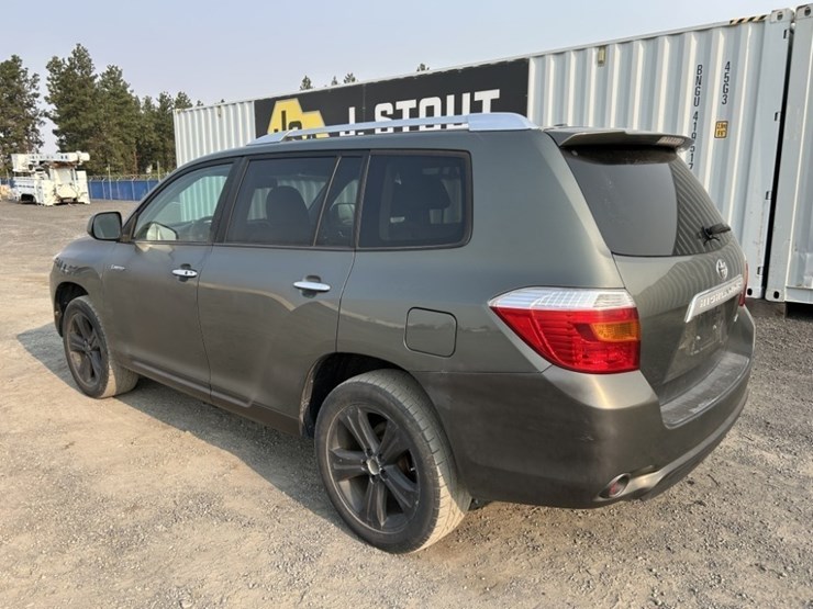 2010-toyota-highlander-image-3