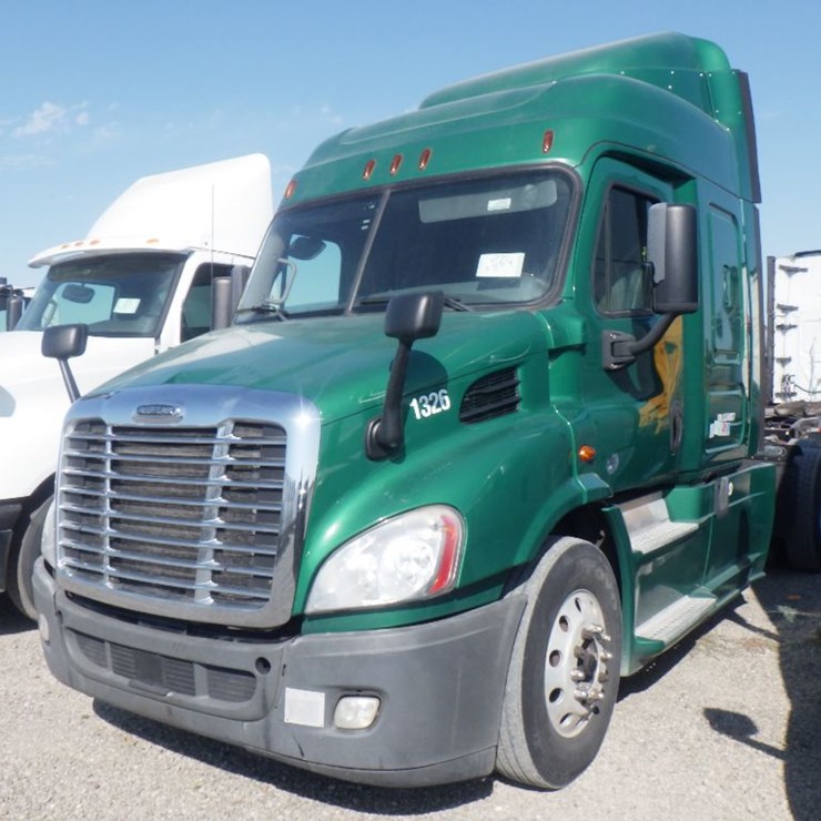 2018 FREIGHTLINER CASCADIA 113