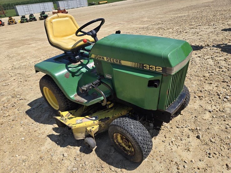 john-deere-332-image-13