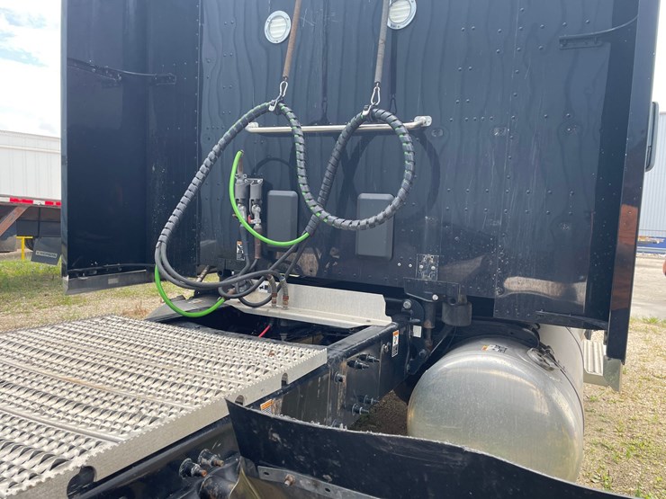 2020-peterbilt-567-image-8