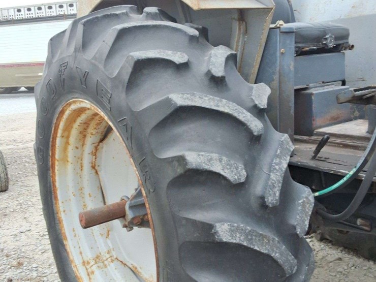 white-60-tractor,-cummins-engine,-2wd,-w2846qt-loader,-2nd-owner,-1-remote,-3pt,-540pto,-2515-original-hrs.,-16.9-34-tires,-s/n:-403144-60t-image-6