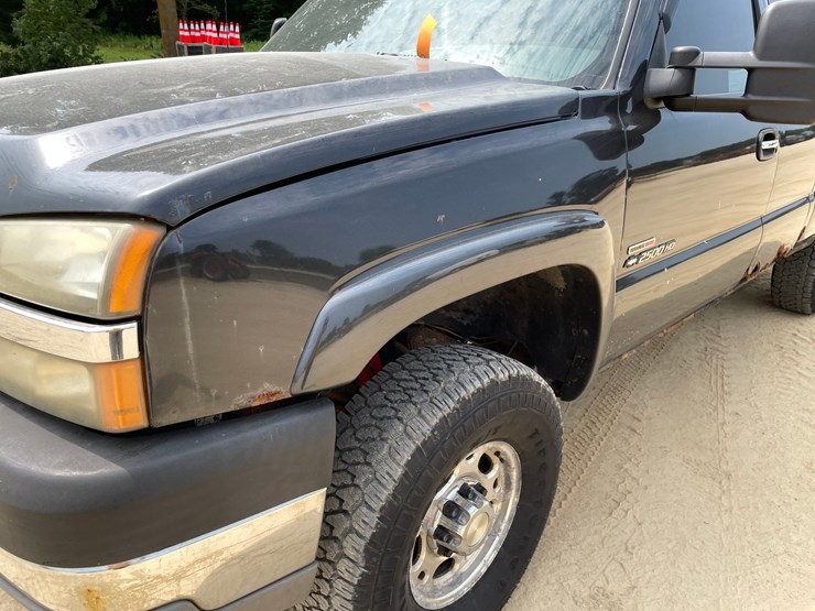 2003-chevrolet-silverado-2500hd-image-17