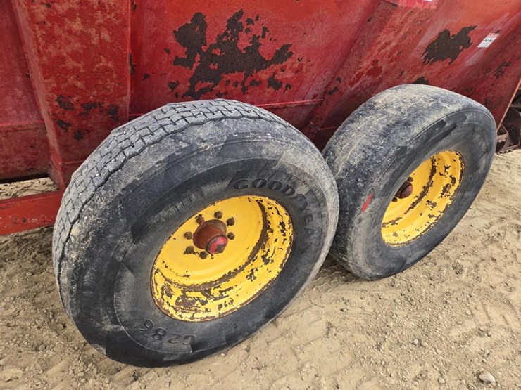 new-holland-3110-image-11