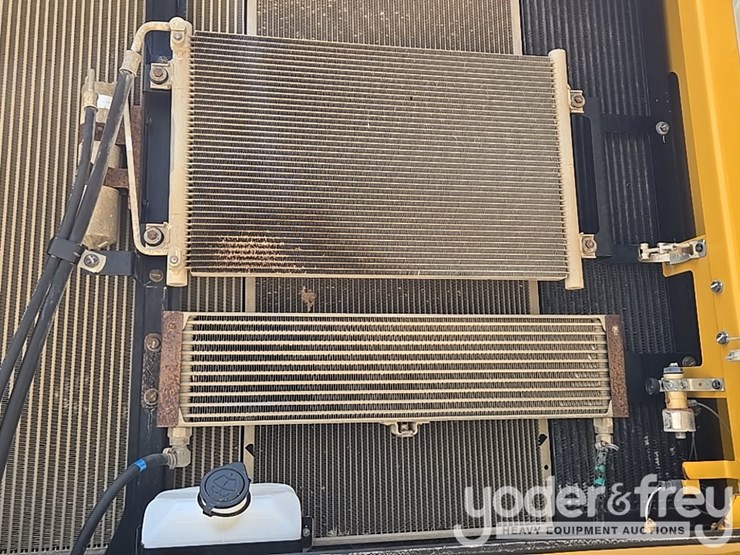 2016-caterpillar-336fl-image-38