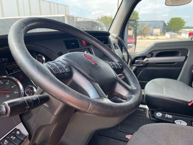 2020-kenworth-t680-image-28