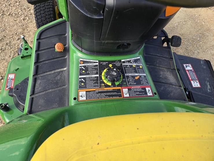 john-deere-x570-image-16