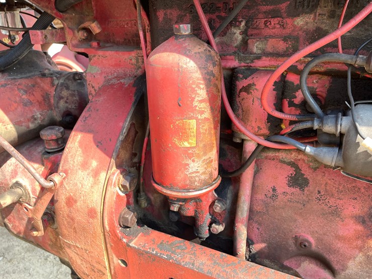 #300-•-1951-farmall-m-tractor-image-43