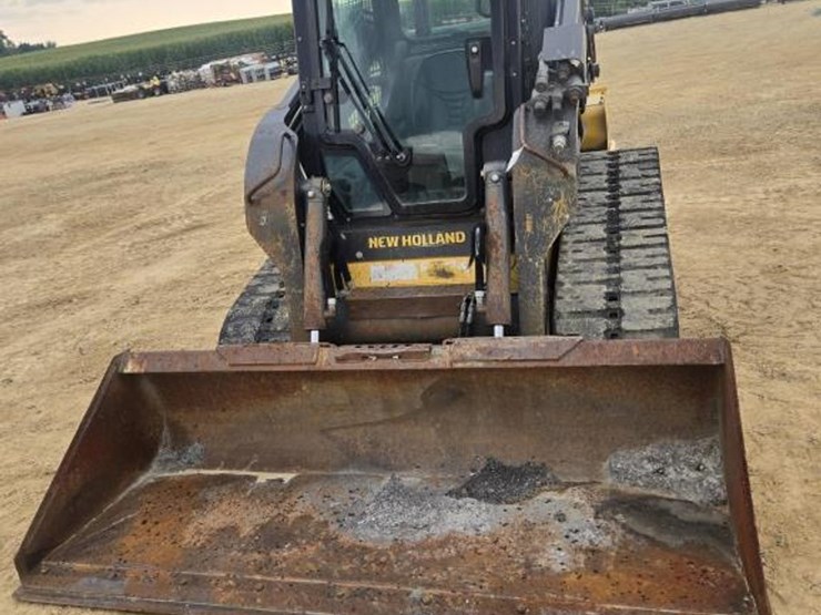 new-holland-c238-image-2