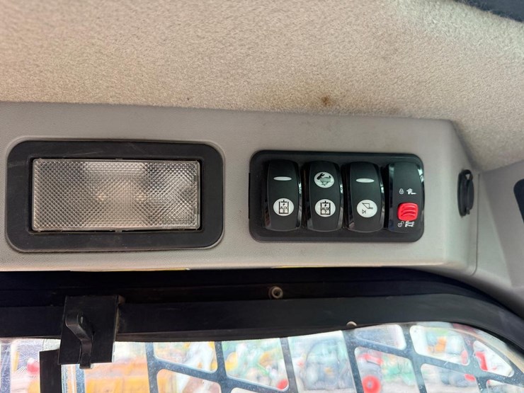 2019-caterpillar-259d-image-27