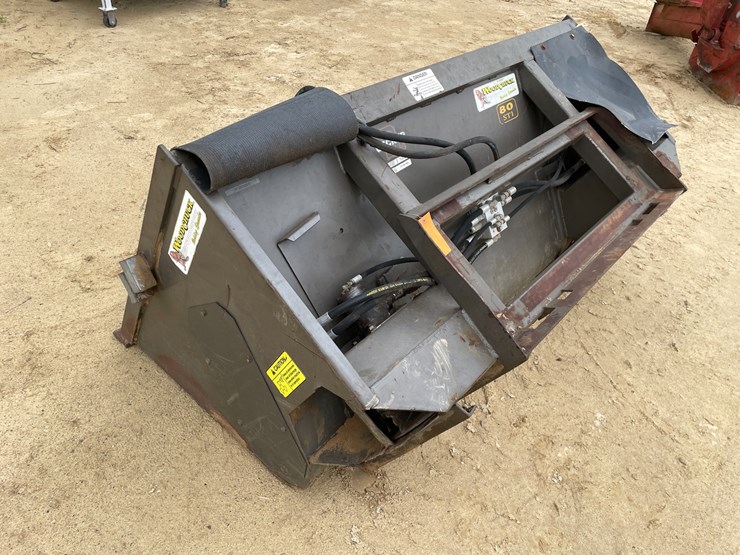 #3579-•-wood-chuck-bedding-spreader-bucket-attachment-image-7