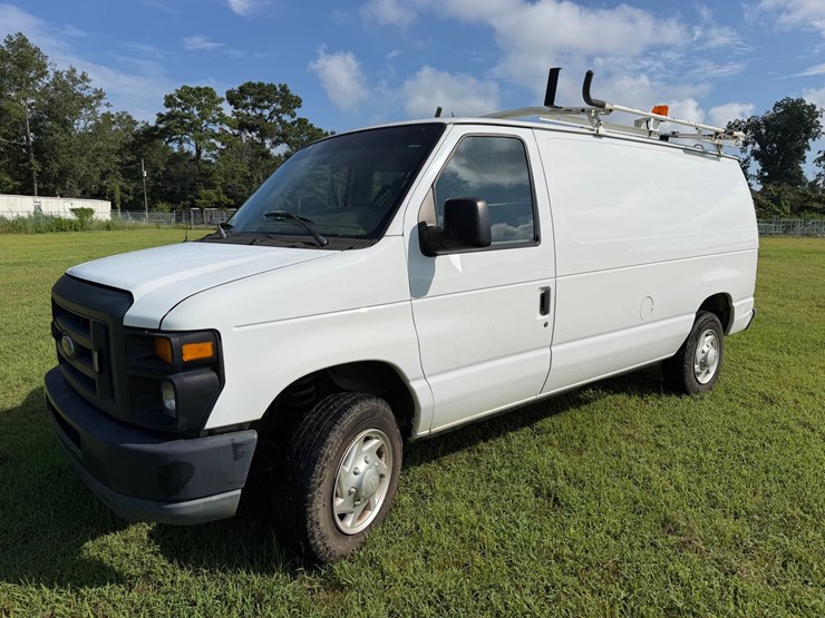 2012-ford-e150-image-1