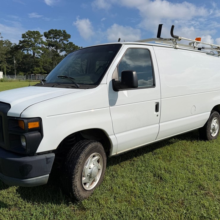 2012 FORD E150
