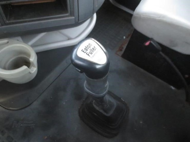 2008-volvo-vnl42t300-image-27