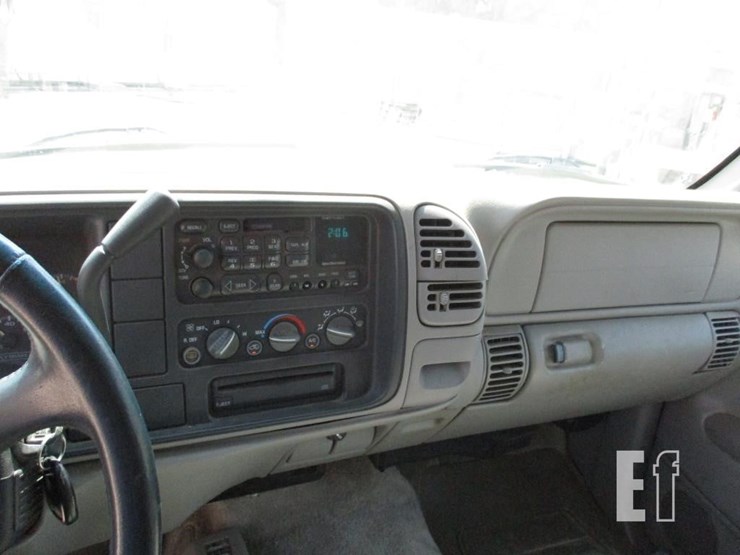 1999-chevrolet-tahoe-image-10