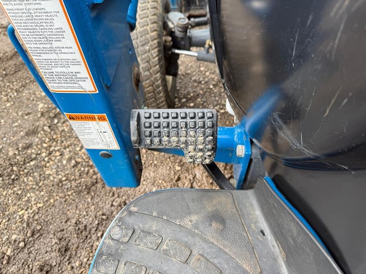 new-holland-tc25d-image-23