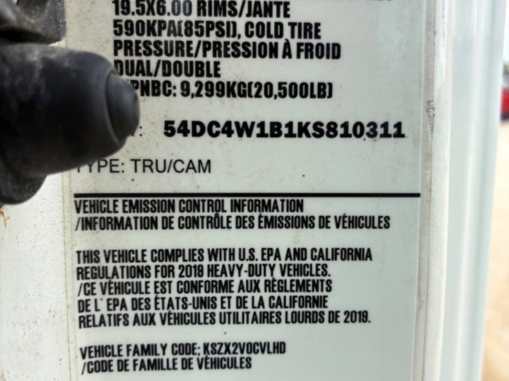 2019-isuzu-npr-image-17