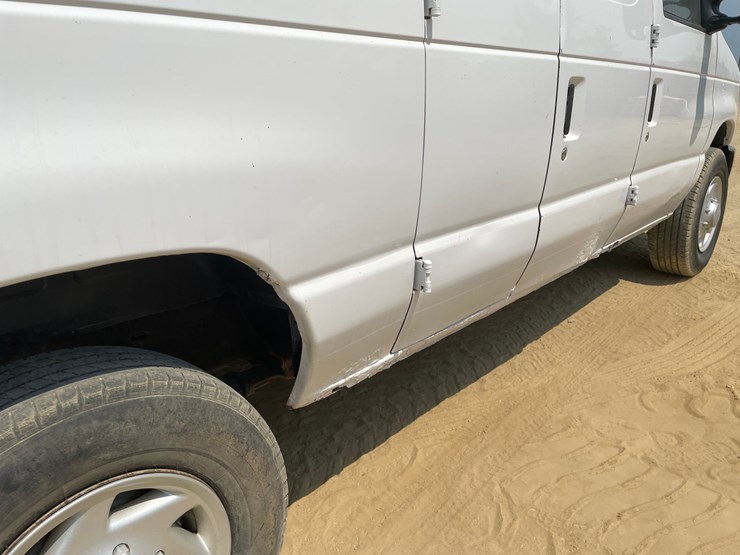 2009-ford-e350-image-27